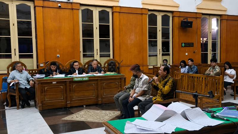Gambar tengah berita