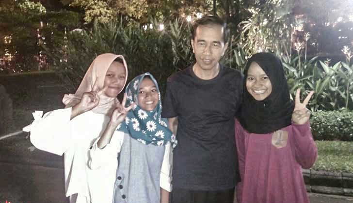 Alasan & Cerita Jokowi Undang Tiga Siswa SMA Menginap di Istana