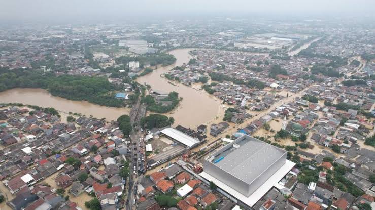 BEKASI Lumpuh: Banjir Rendam Mall hingga Rumah Sakit