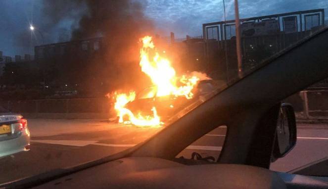 Diduga Mengantuk Sopir Innova Banting Setir dan Terbakar di Tol,  Marianus Gultom Tewas