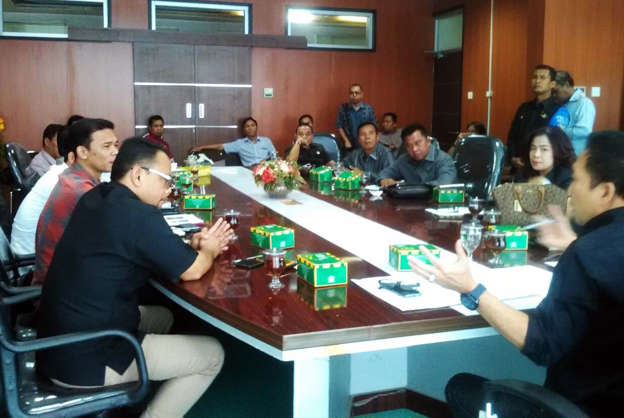 Dirut PD Pasar Emosi saat Rapat di Komisi C DPRD Medan