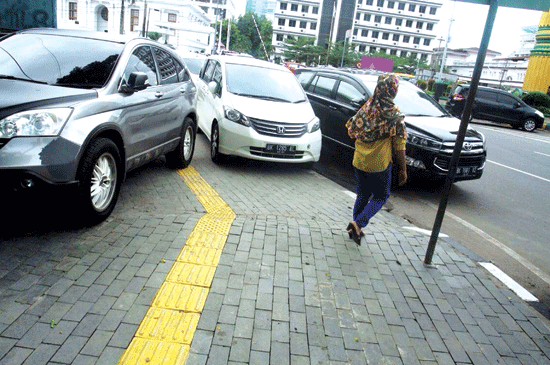Dishub akan Beri Sanksi Pengendara yang Parkir di Jalur Pedestrian