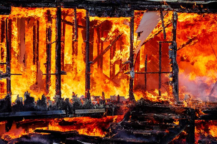 Dua Orang Tewas Terkepung Api saat Rumah Ikhwan Terbakar