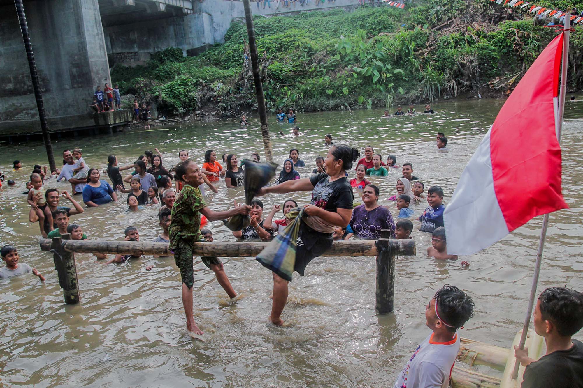 FOTO : Perlombaan Menambah Euforia Kemeriahan INDONESIA MERDEKA