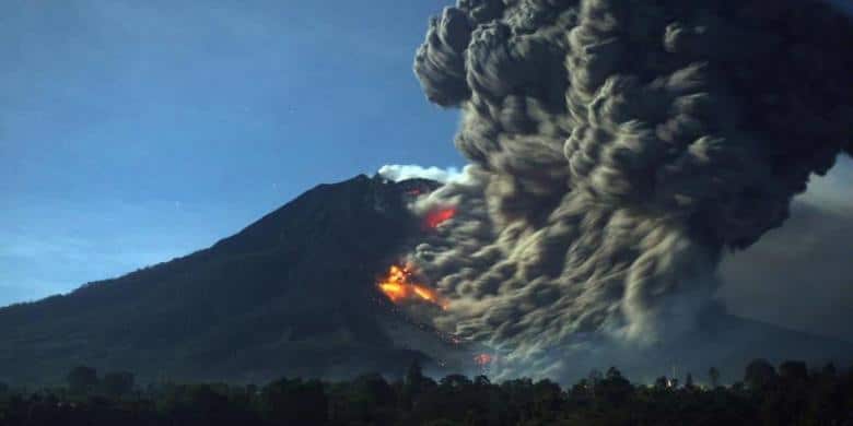 Gunung Sinabung Meletus, Gempa Berguncang