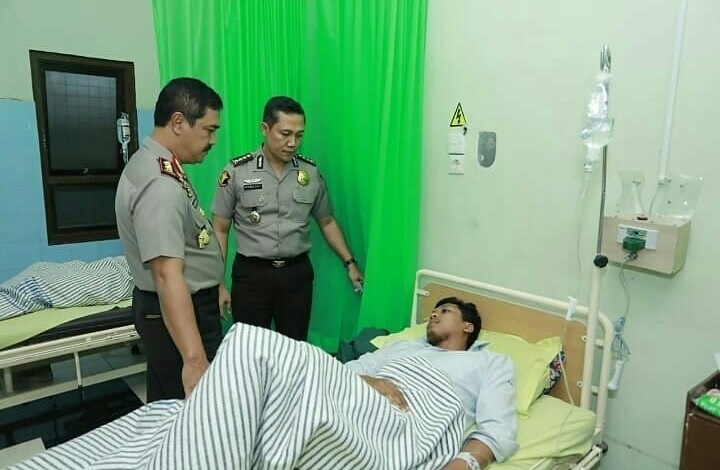Kapolda Sumut Jenguk 5 Mahasiswa Korban Unjuk Rasa