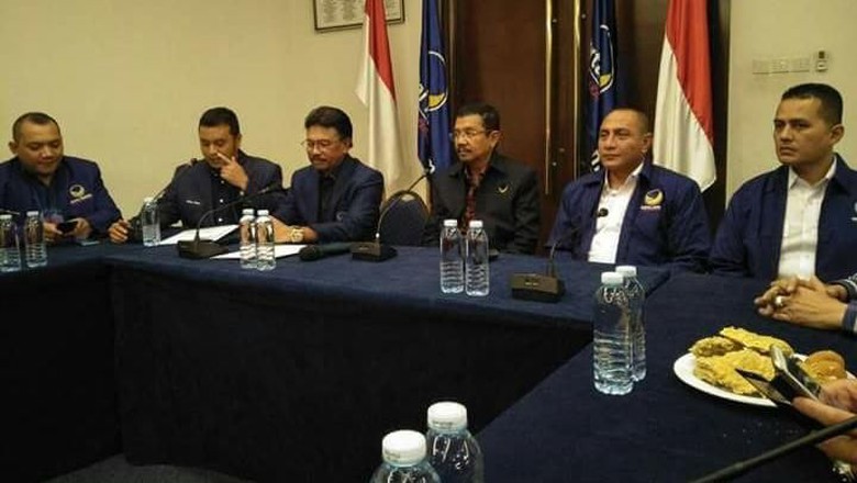 Ketika Edy Rahmayadi Kenakan Jaket NasDem dan Duduk di Samping Tengku Erry