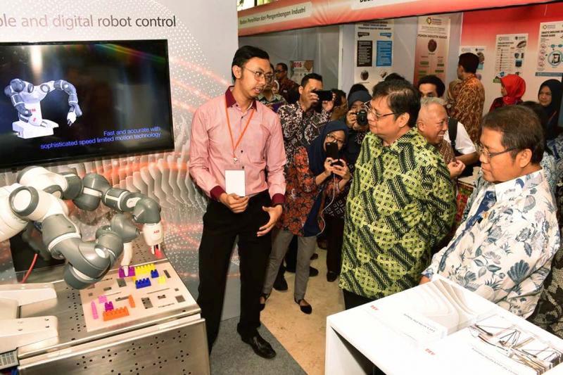 Kominfo Dukung Konektivitas Menuju Industri 4.0