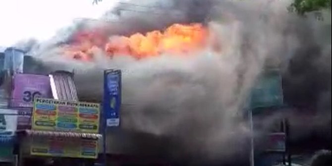 Lima Bangunan di Depan Kampus USU Terbakar