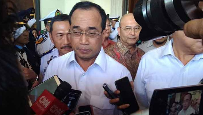 Menhub Berikan Langsung Santunan Kepada Korban KM Lestari Maju