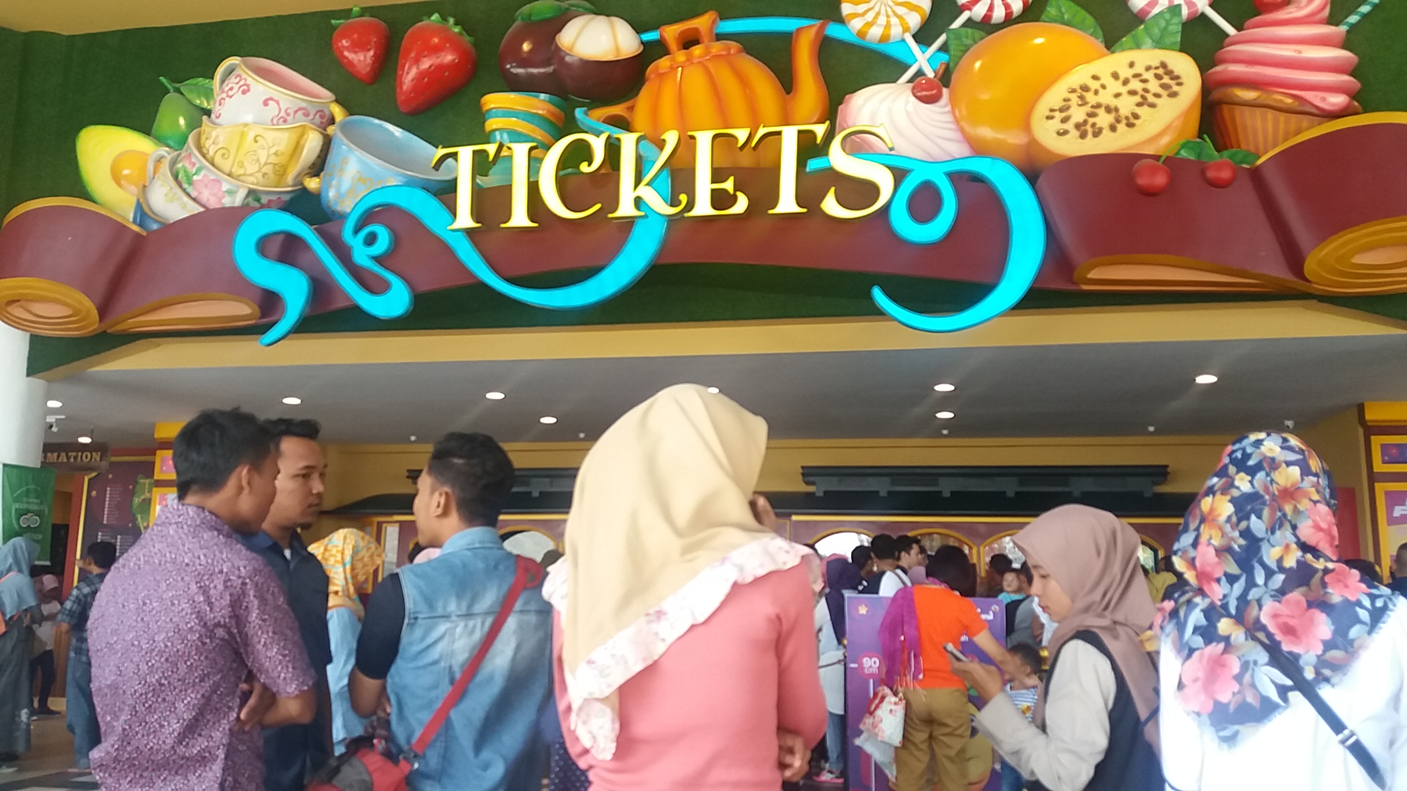 Menikmati Teriakan Keseruan Wahana Mikie Holiday