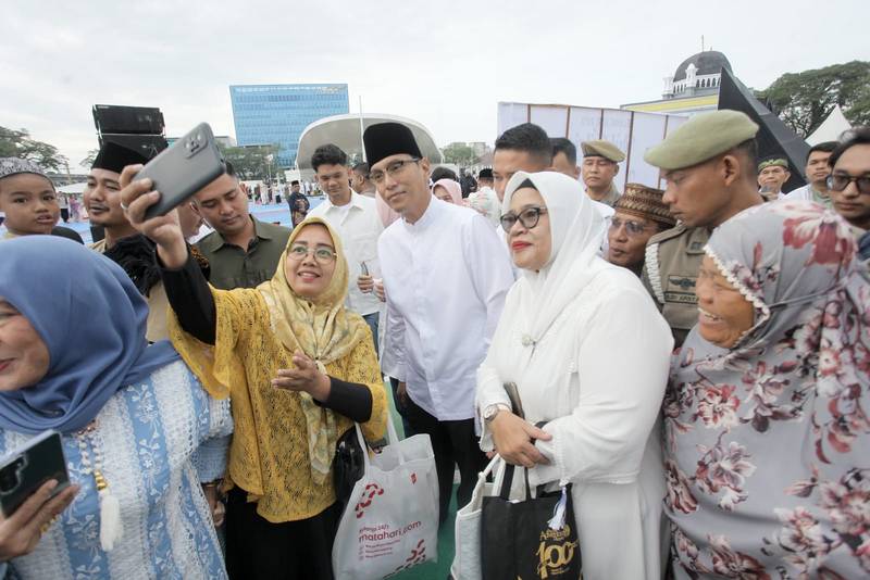Momen Rico Waas Bawakan Lagu Wali di Acara Halal Bi Halal Wakil Ketua DPRD Sumut