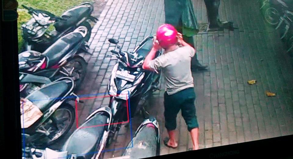 Nekat, Maling Terekam CCTV Larikan Sepeda Motor di Parkiran Kejari Siantar