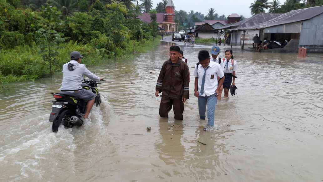 Nias Barat Dilanda BANJIR, Belasan Rumah Warga dan Ruas Jalan Terendam