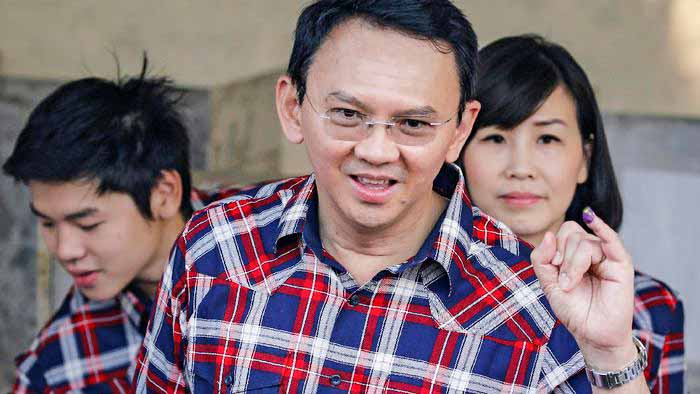 Pengacara Cek Surat Ahok Gugat Cerai Veronica