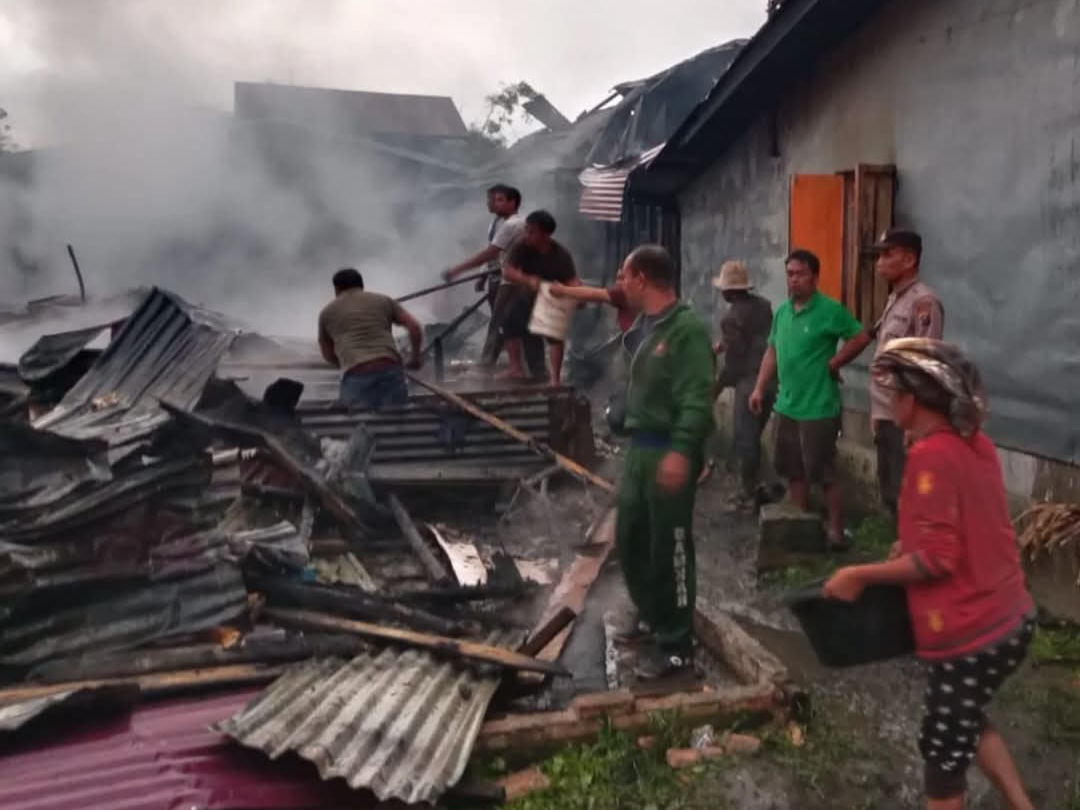Polisi Lakukan Penyelidikan di Kebakaran yang Hanguskan Tiga Rumah di Karo