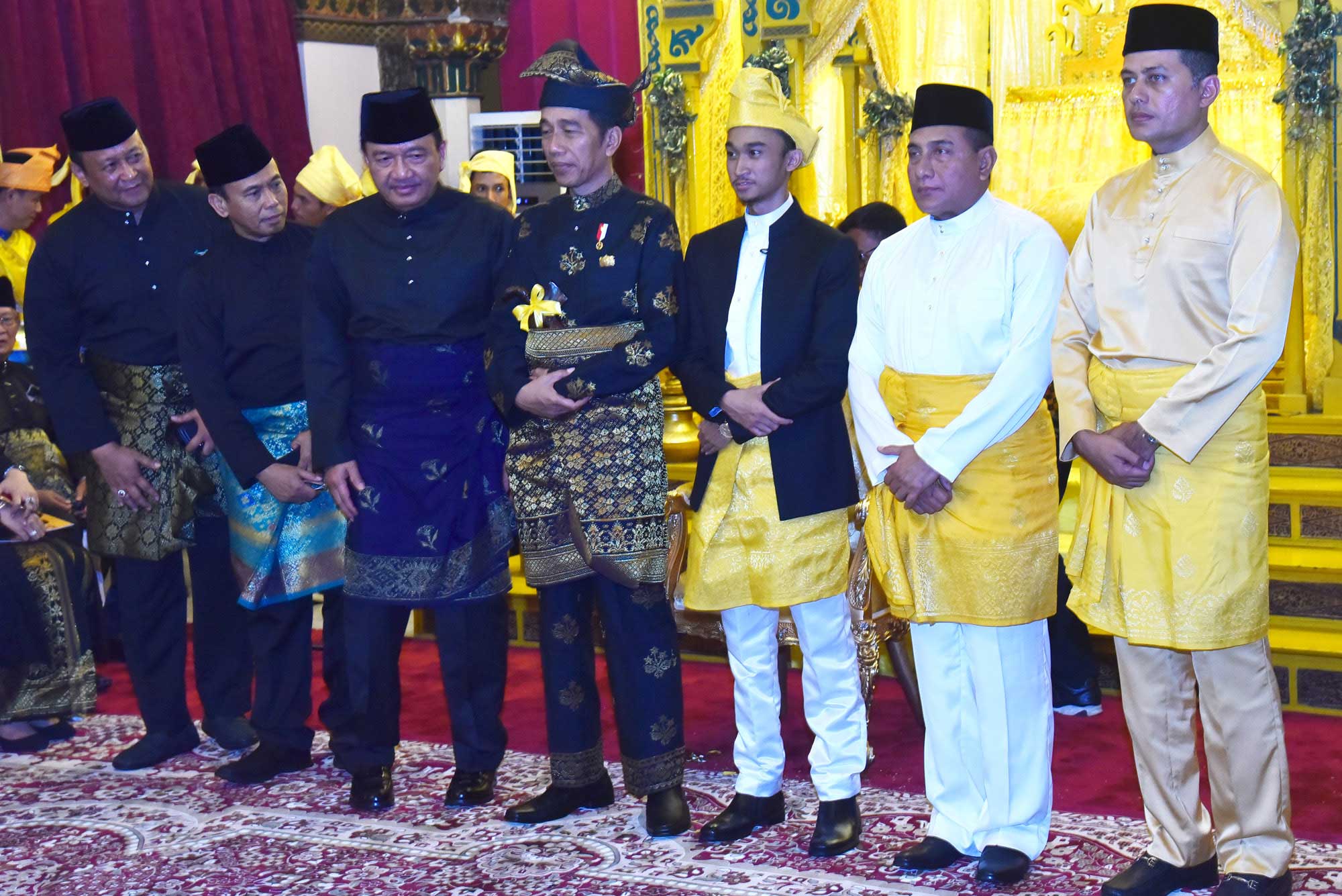 Presiden JOKO WIDODO Diberi Gelar Bangsawan Tertinggi Oleh Kesultanan Deli