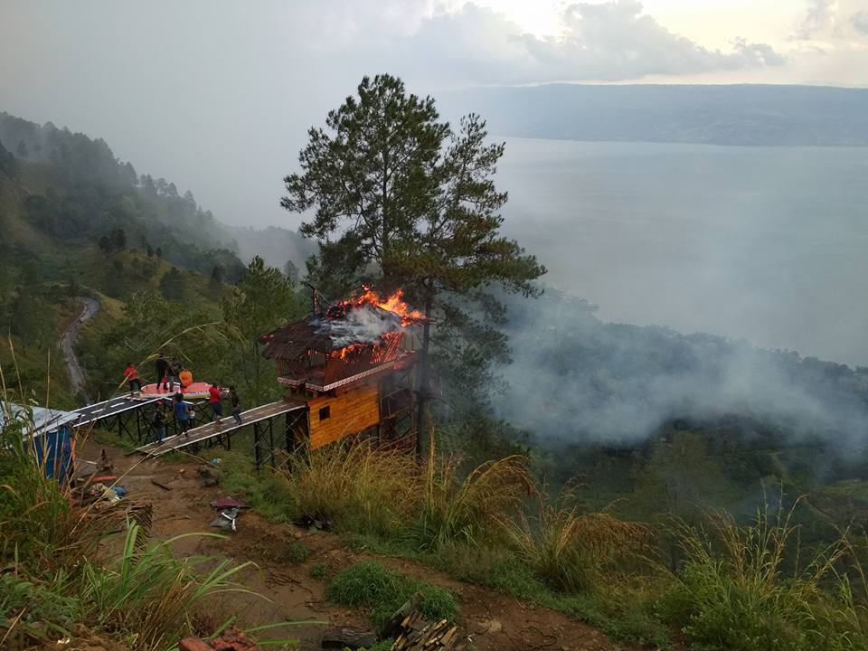 Rumah Adat Simalungun di Wisata Bukit Indah Simarjarunjung Terbakar Disambar Petir, Ada Makna Apa?