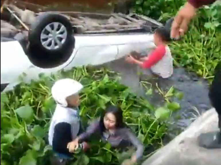 Sediakan Palu Pemecah Kaca di Mobil Anda!