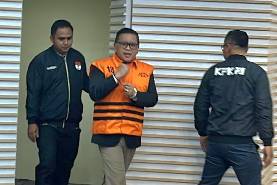 Sekjen PDIP Hasto Ditahan KPK: Tangan Diborgol, Pakai Rompi Orange