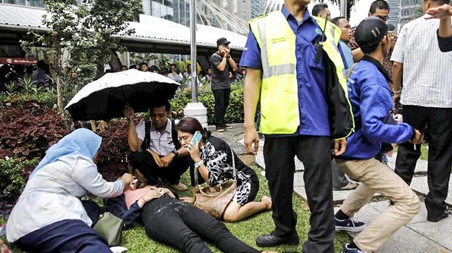 Selasar Gedung BEI Roboh, Ratusan Warga Terluka