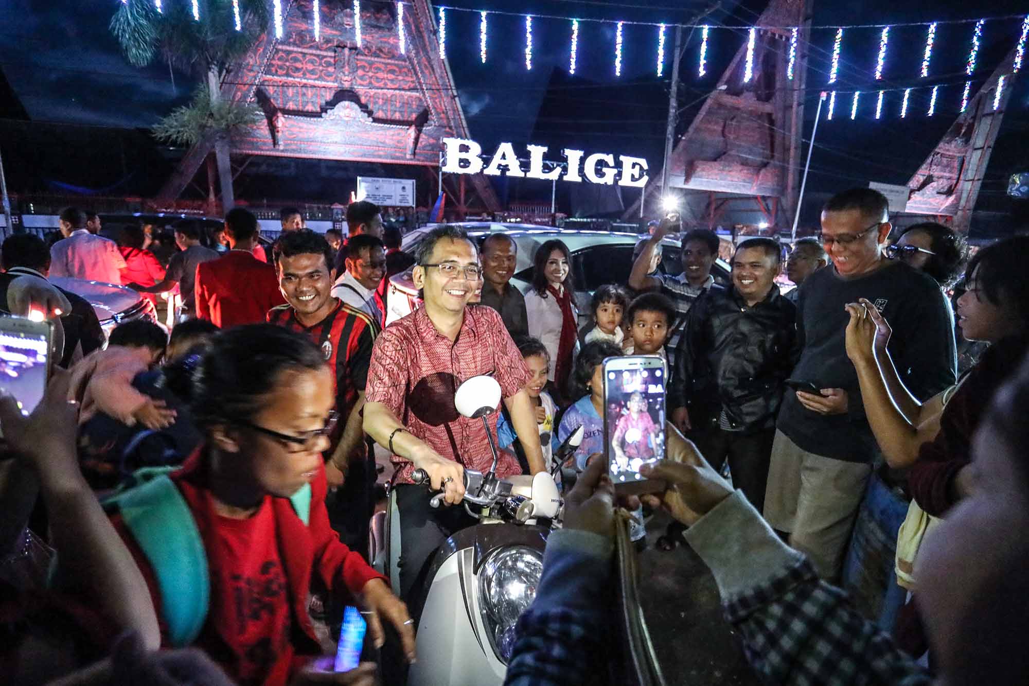 Seorang Warga di BALIGE Tantang Sihar Sitorus