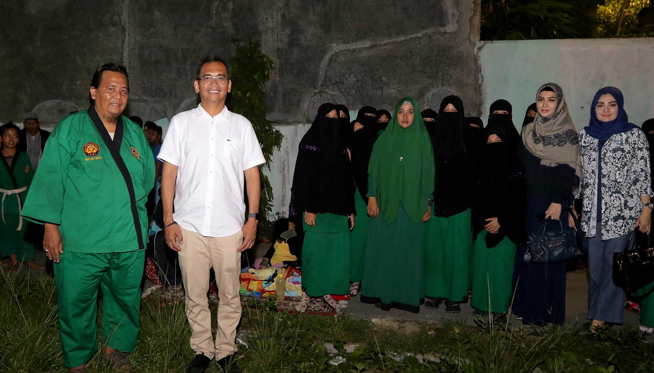 SIHAR SITORUS: Belajarlah dari Santri untuk Menjaga Diri