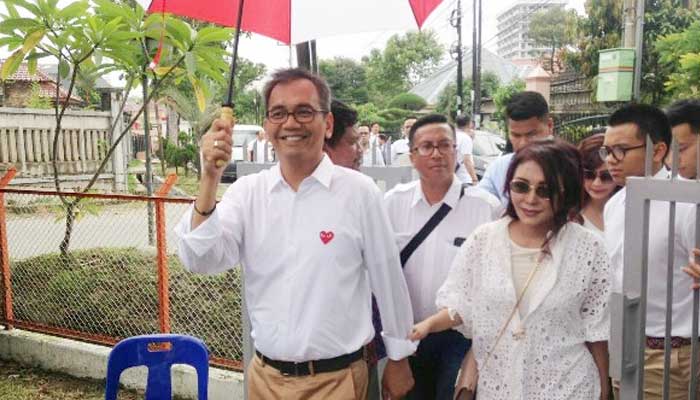Sihar Sitorus Jalan Kaki Mendaftar DPTb