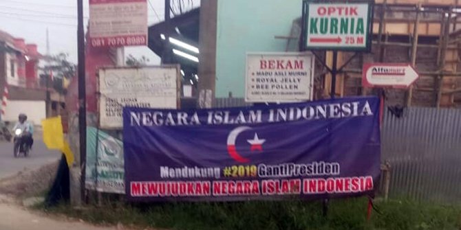 Spanduk Negara Islam Indonesia Mendukung #GantiPresiden2019 Terbentang di Serang
