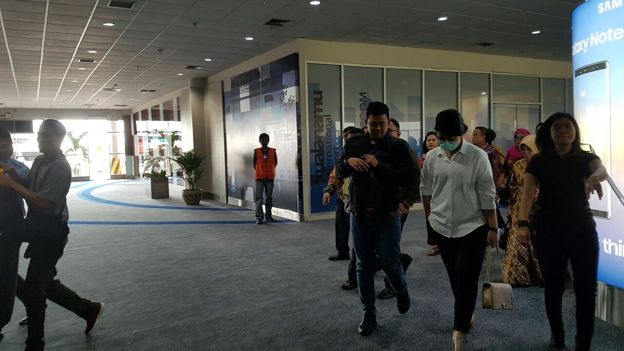Tidak Ada Sambutan Khusus Saat Bobby dan Kahiyang Tiba di Kualanamu