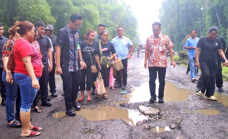 Tindaklanjuti Keluhan Warga, Rico Waas Tinjau Jalan Rusak di Pasar Lau Cih dan Kwala Bekala
