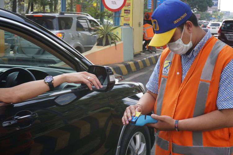 Urai Antrian di, Gerbang Tol Pasteur Uji Cobakan “E-toll Portable”