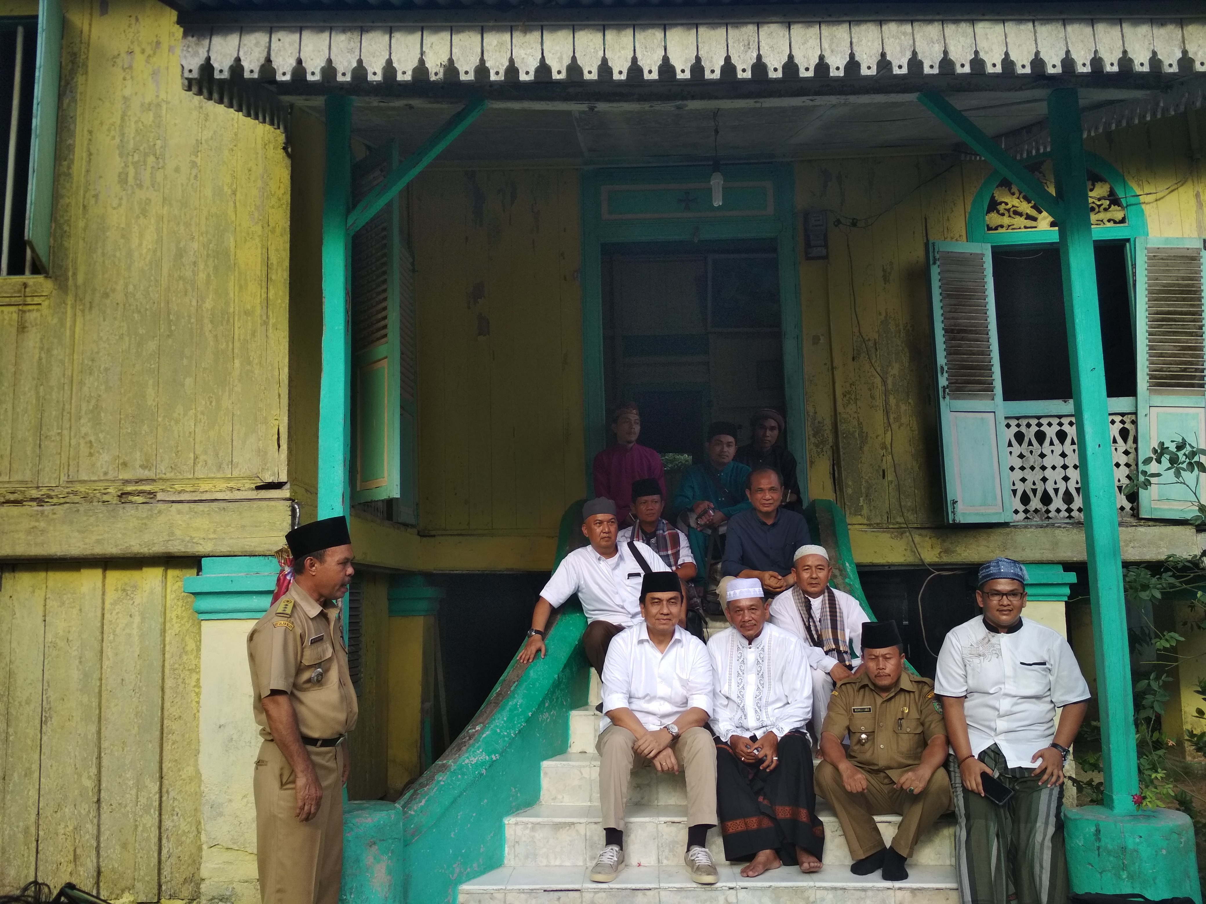 Warga Desa Silau Lama Asahan Titip Pesan untuk Presiden Jokowi ke Effendi Simbolon
