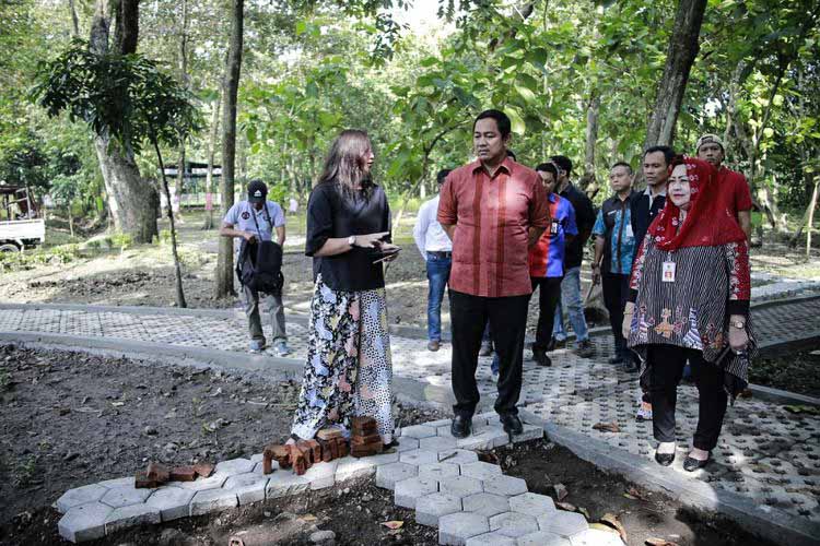 Wow, di Kota ini Ada Pasar Digital Ditengah Hutan